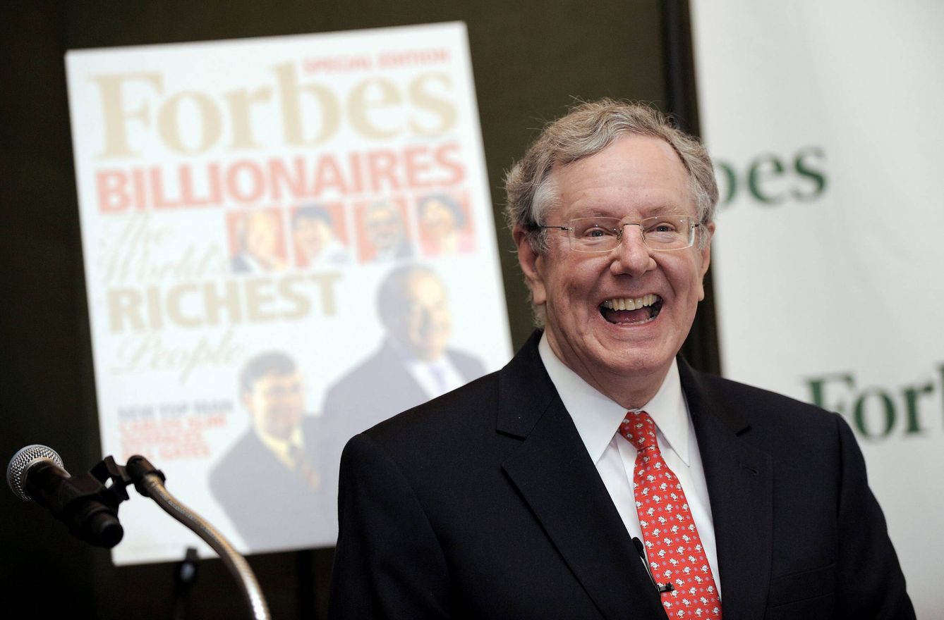 Foto: Steve Forbes presentando su lista de multimillonarios. Pero hay demasiados... (Justin Lane / Efe)