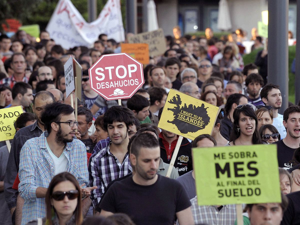 Foto: Manifestación de jóvenes en Valladolid por el aniversario del 15-M. (EFE/Nacho Gallego)