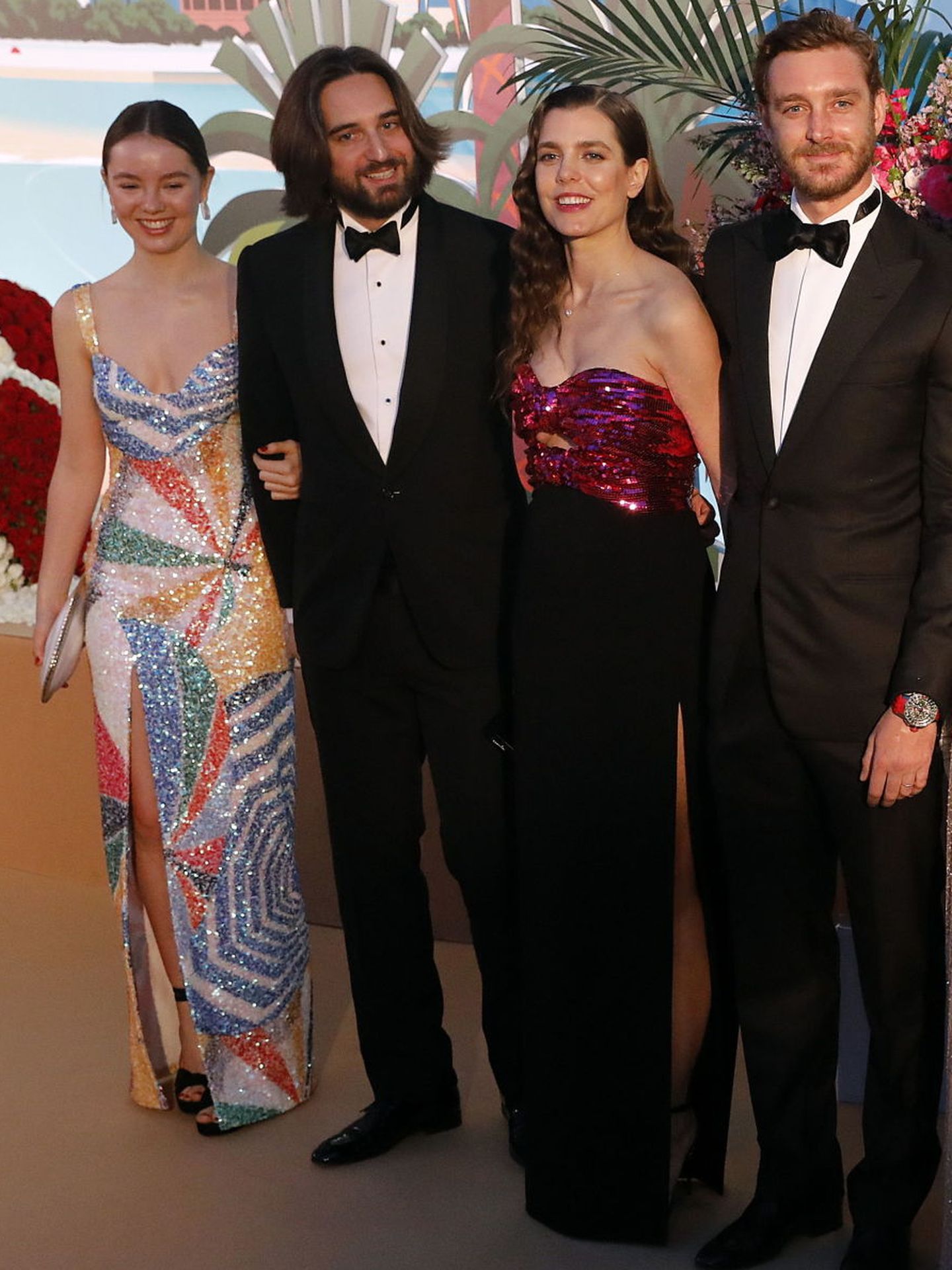 Carlota Casiraghi, junto a Alexandra de Hanover, Dimitri Rassam y Pierre Casiraghi en el Baile de la Rosa de 2019. (EFE)