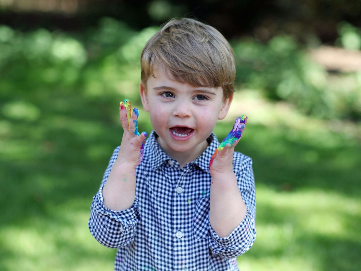 El príncipe Louis, en las fotos realizadas por su segundo cumpleaños. (Kate Middleton / Palacio de Kensington)
