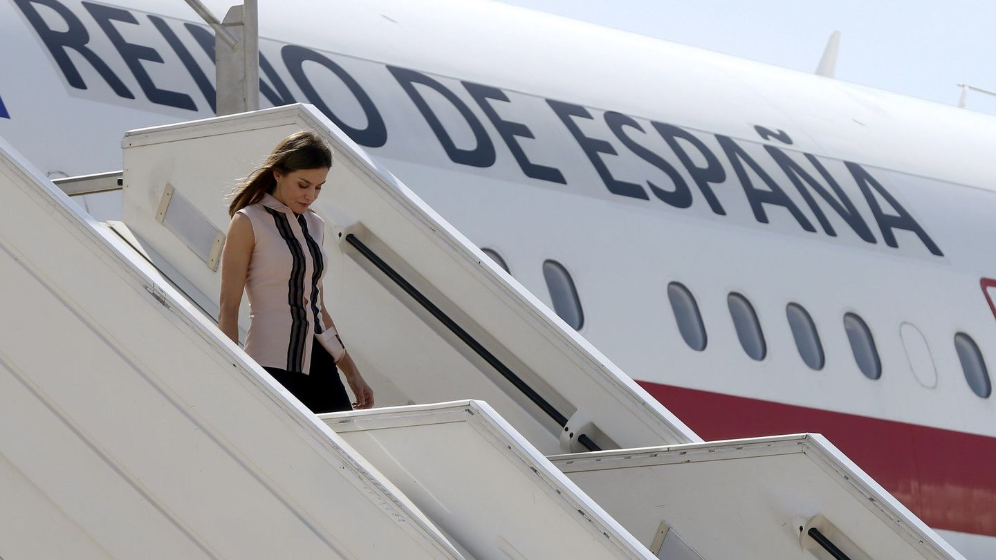 La reina Letizia llegando a Haití en el avión oficial, el año pasado. (EFE)