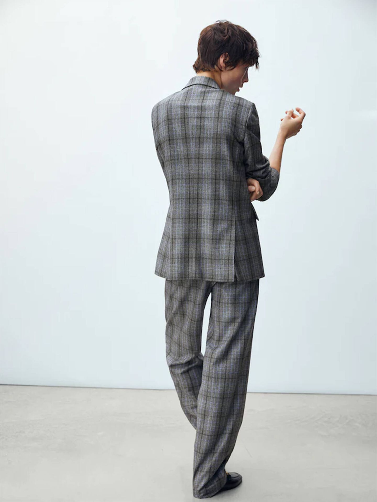 El pantalón de cuadros de Massimo Dutti ideal para un look working. (Cortesía)
