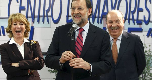 Foto: Bonifacio de Santiago, a la derecha, con Mariano Rajoy y Esperanza Aguirre. (EFE)