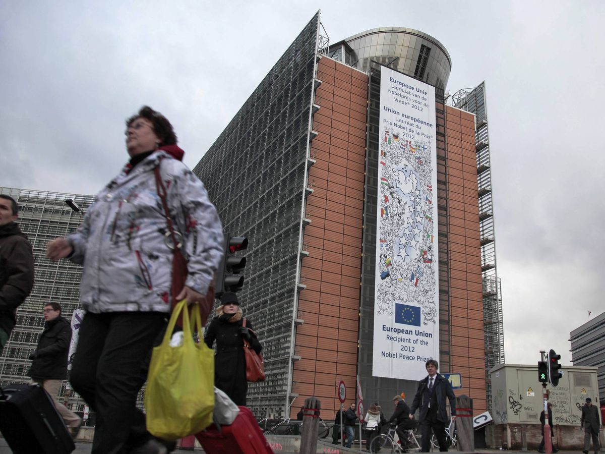Foto: Fachada de la Comisión Europea en Bruselas. Foto: EFE/Olivier Hoslet