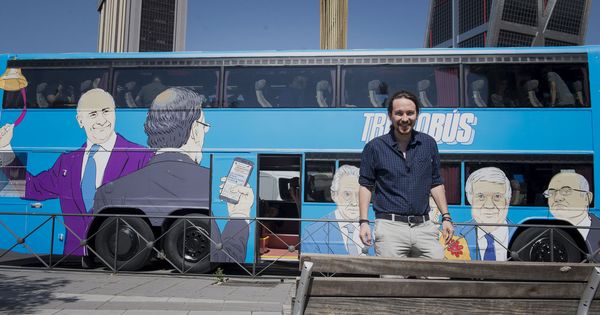 Foto: Podemos pone a circular su 'Tramabús'. (EFE)