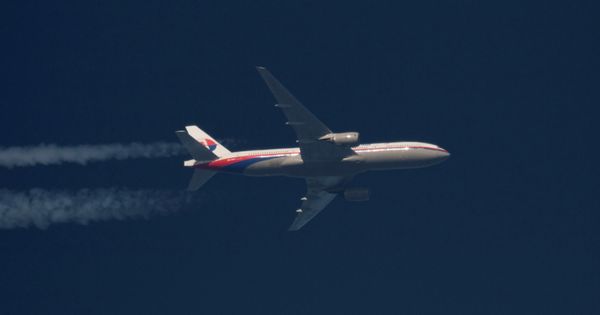 Foto: Un Boeing 777 de Malaysia Airlines sobrevuela Polonia. (Reuters)