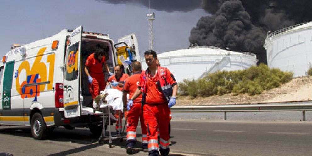 Foto: Dos muertos y otros dos trabajadores heridos en el incendio de una refinería en Huelva