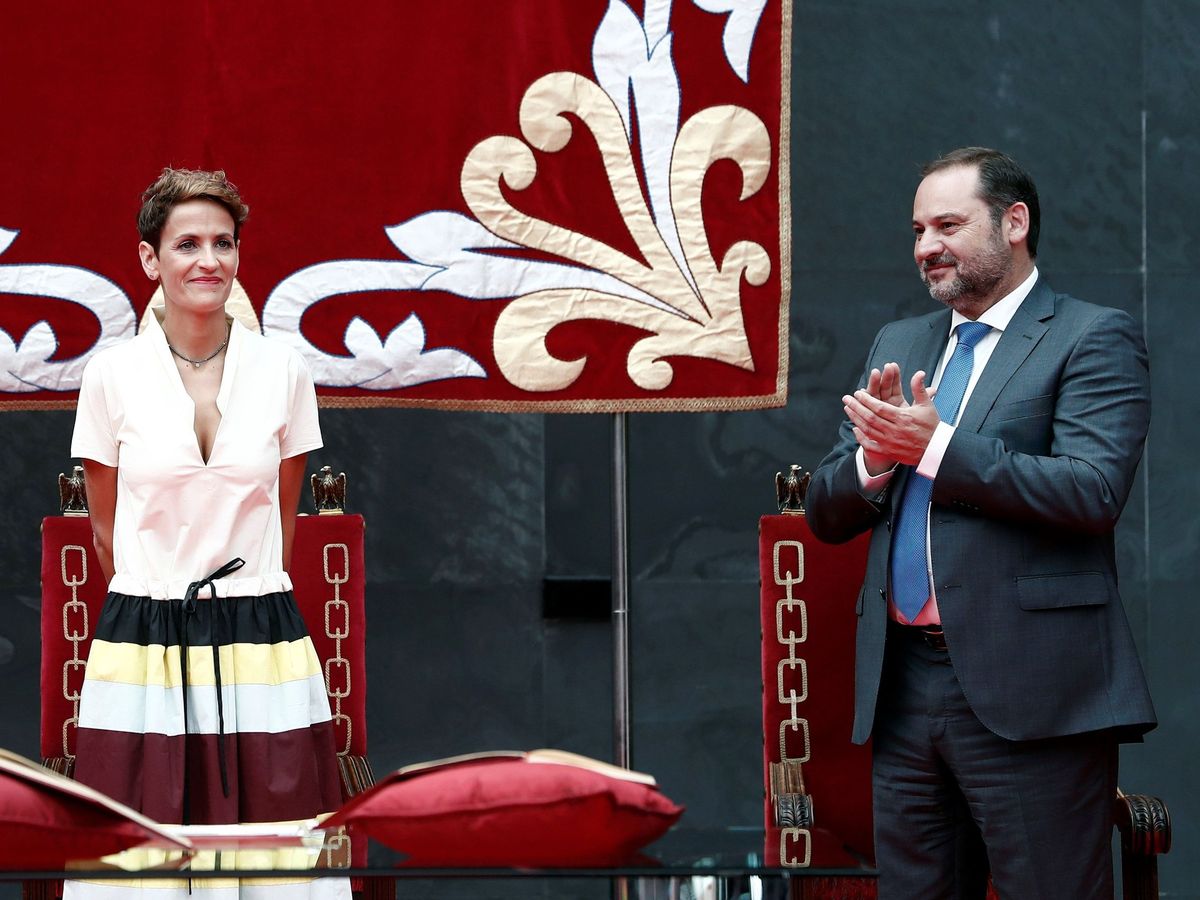 Foto: La socialista María Chivite toma posesión del cargo de presidenta del Gobierno de Navarra. (EFE)