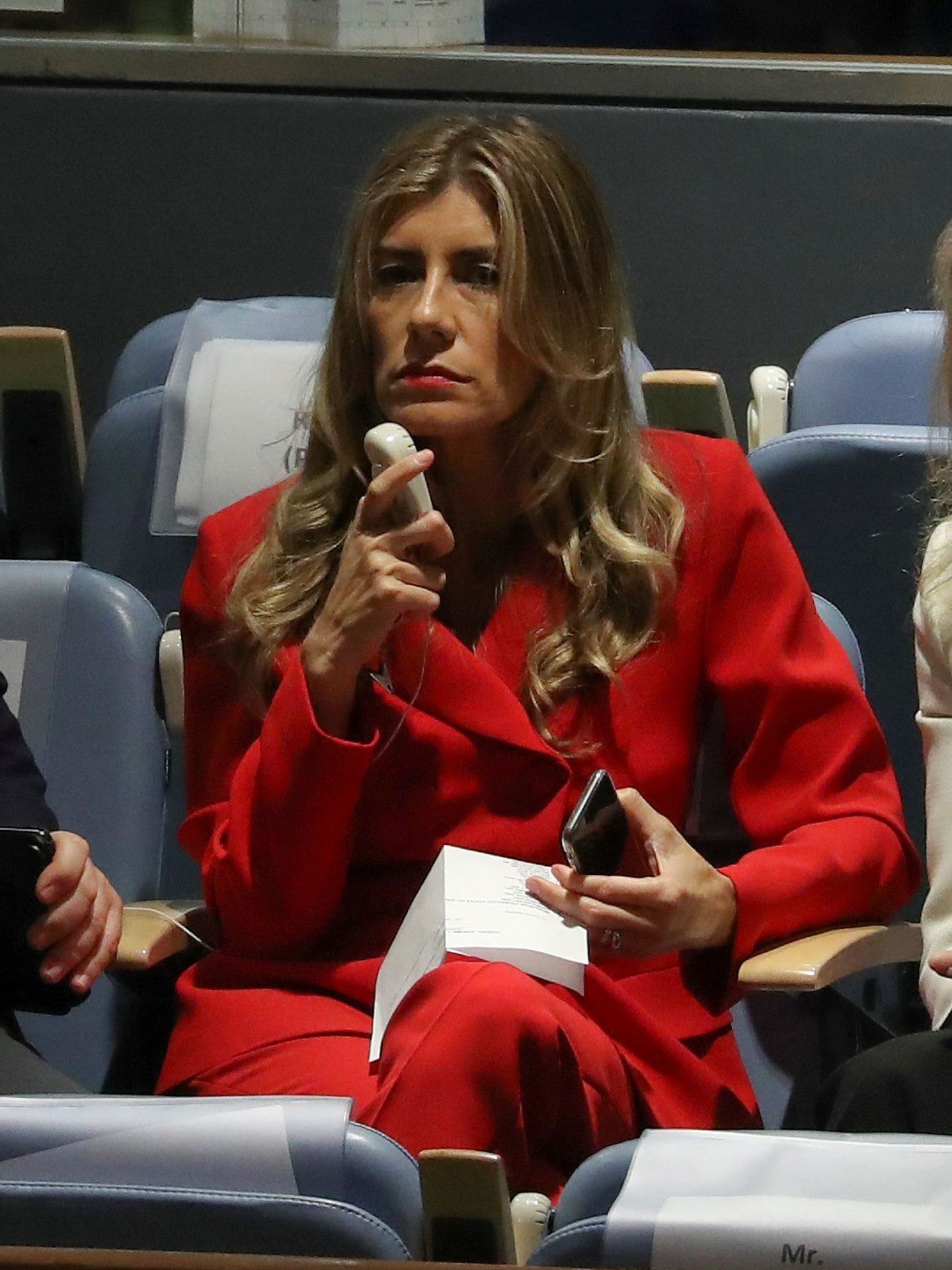 Begoña Gómez con el traje de chaqueta rojo en la Asamblea General de Naciones Unidas. (EFE) 