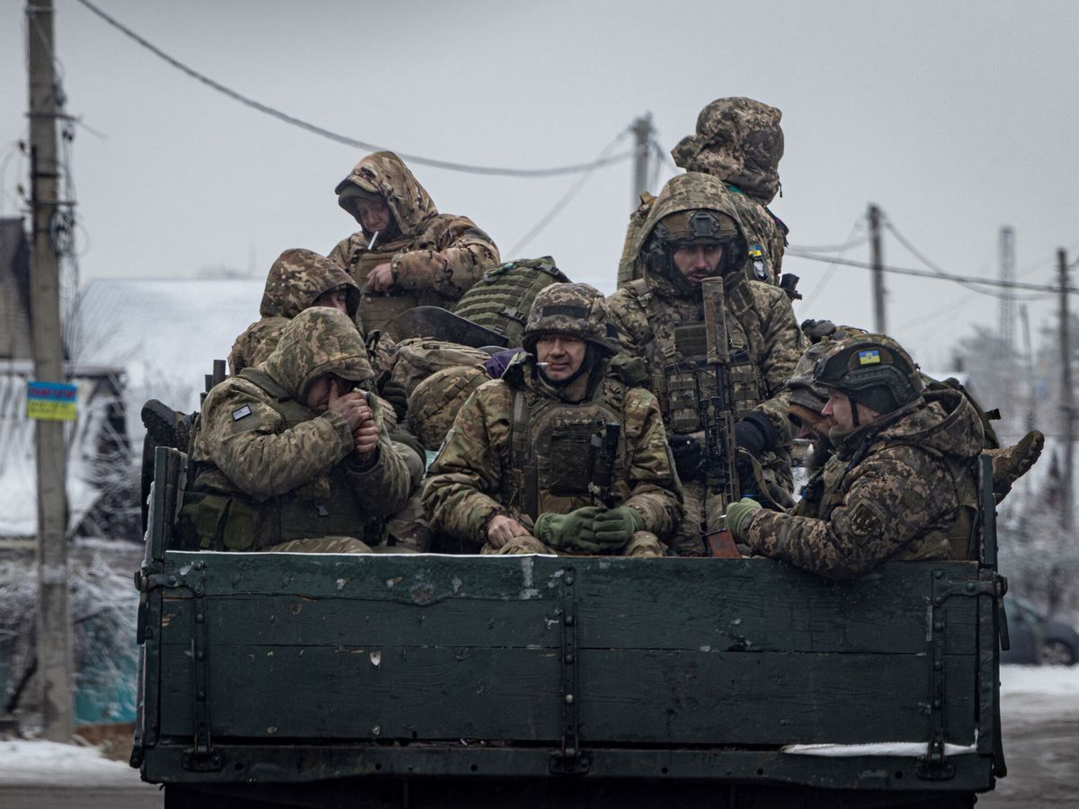 Foto: Soldados ucranianos en la región de Donetsk. (Reuters/Thomas Peter)