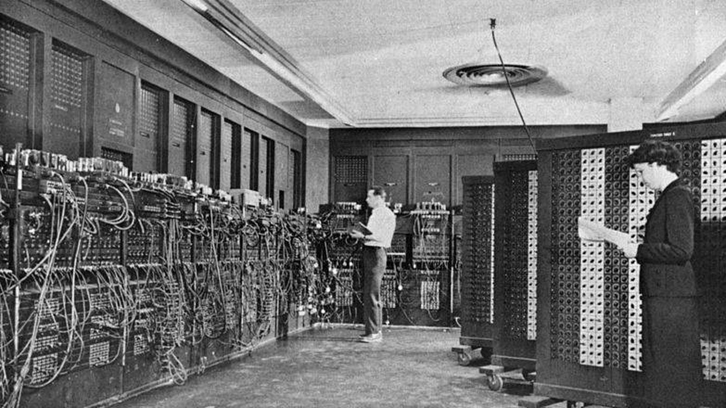 El gigantesco ENIAC (Wikimedia Commons)