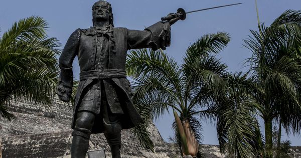 Foto: Estatua de Blas de Lezo frente al Castillo de San Felipe en Cartagena. (Joaquín Sarmiento/FNPI)
