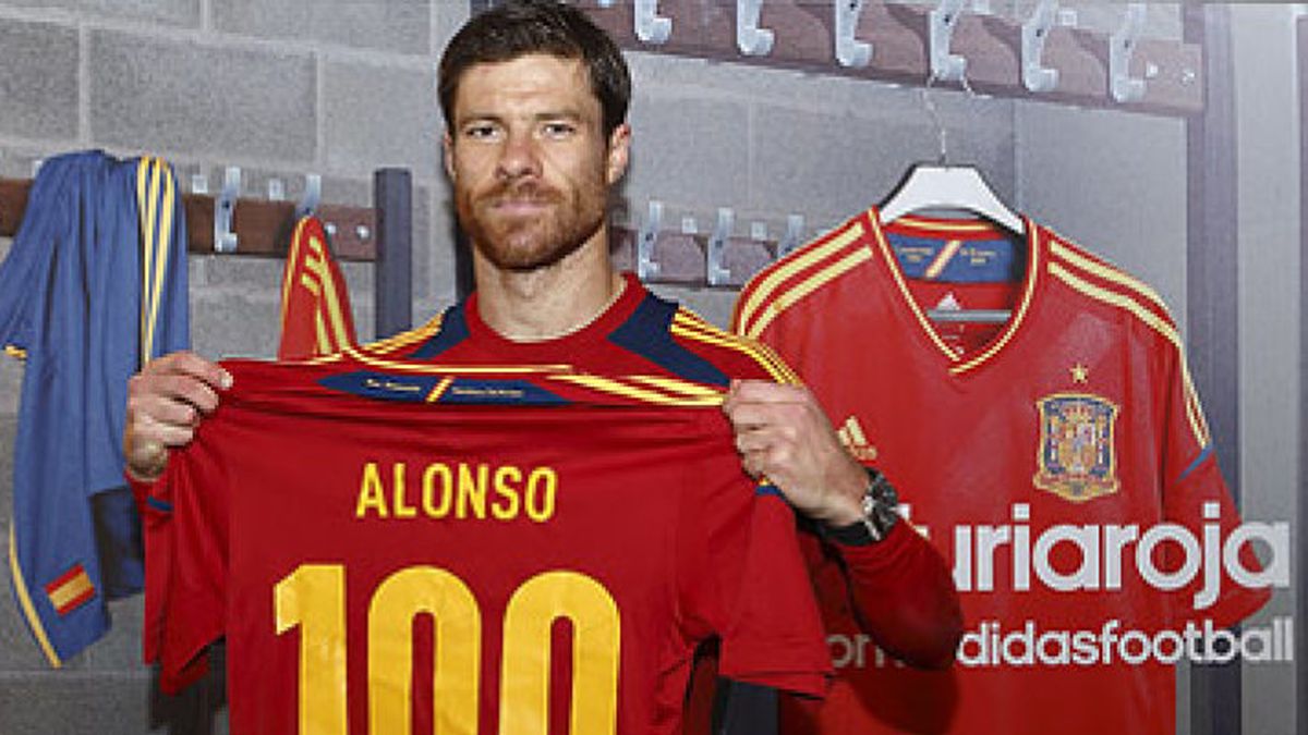 Xabi Alonso se convertirá hoy en el quinto jugador español en ser 'centenario'