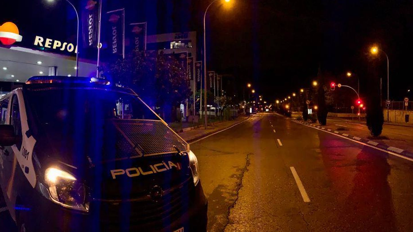 Un furgón policial, de patrulla por el Madrid nocturno.