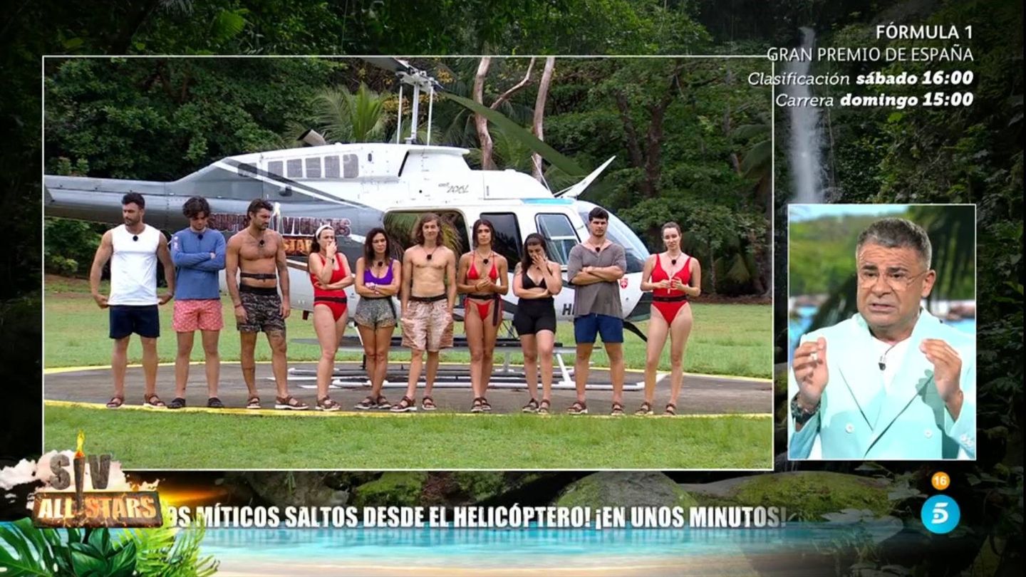 Jorge Javier Vázquez y los concursantes, en 'Supervivientes: All Stars'. (Mediaset)
