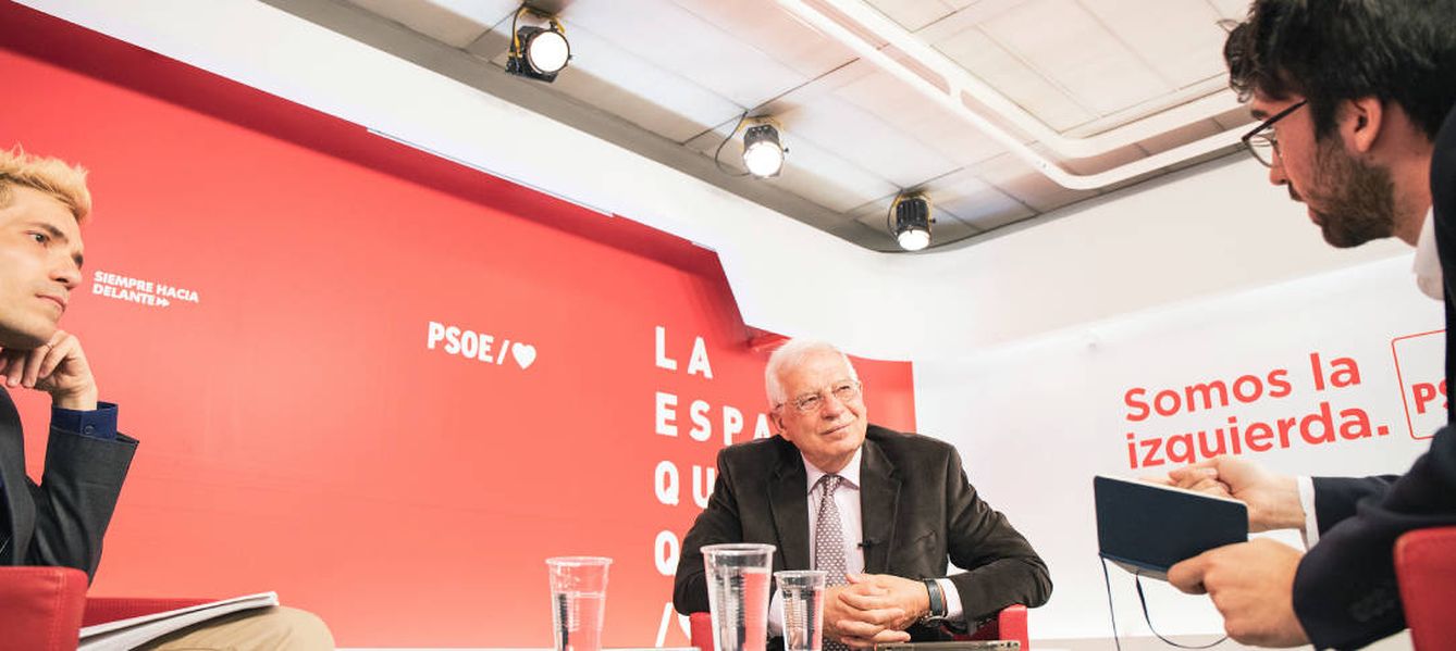 El ministro Borrell, durante la entrevista en Ferraz. (J. Á. M.)