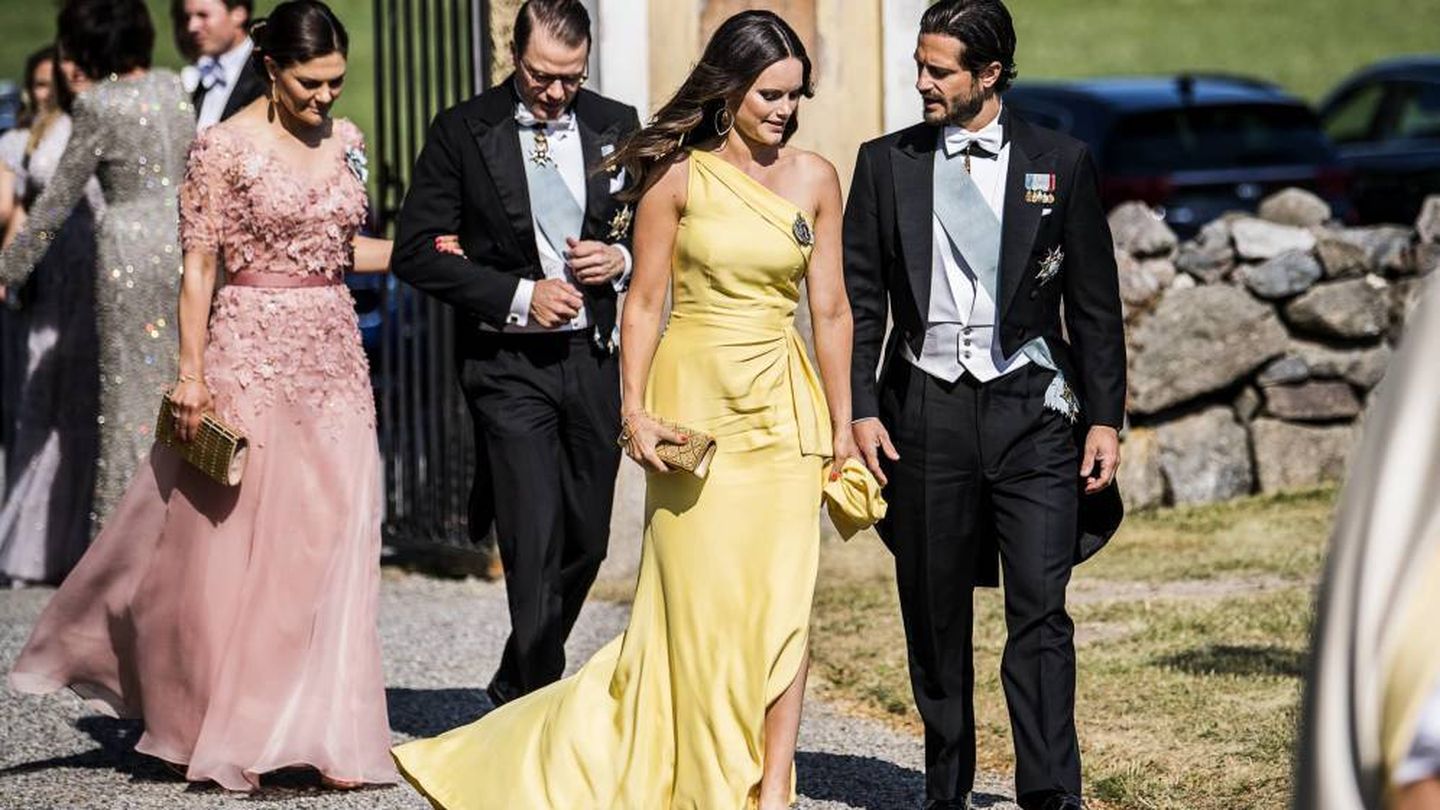 Los príncipes de Suecia a su llegada a la boda. (Cordon Press)