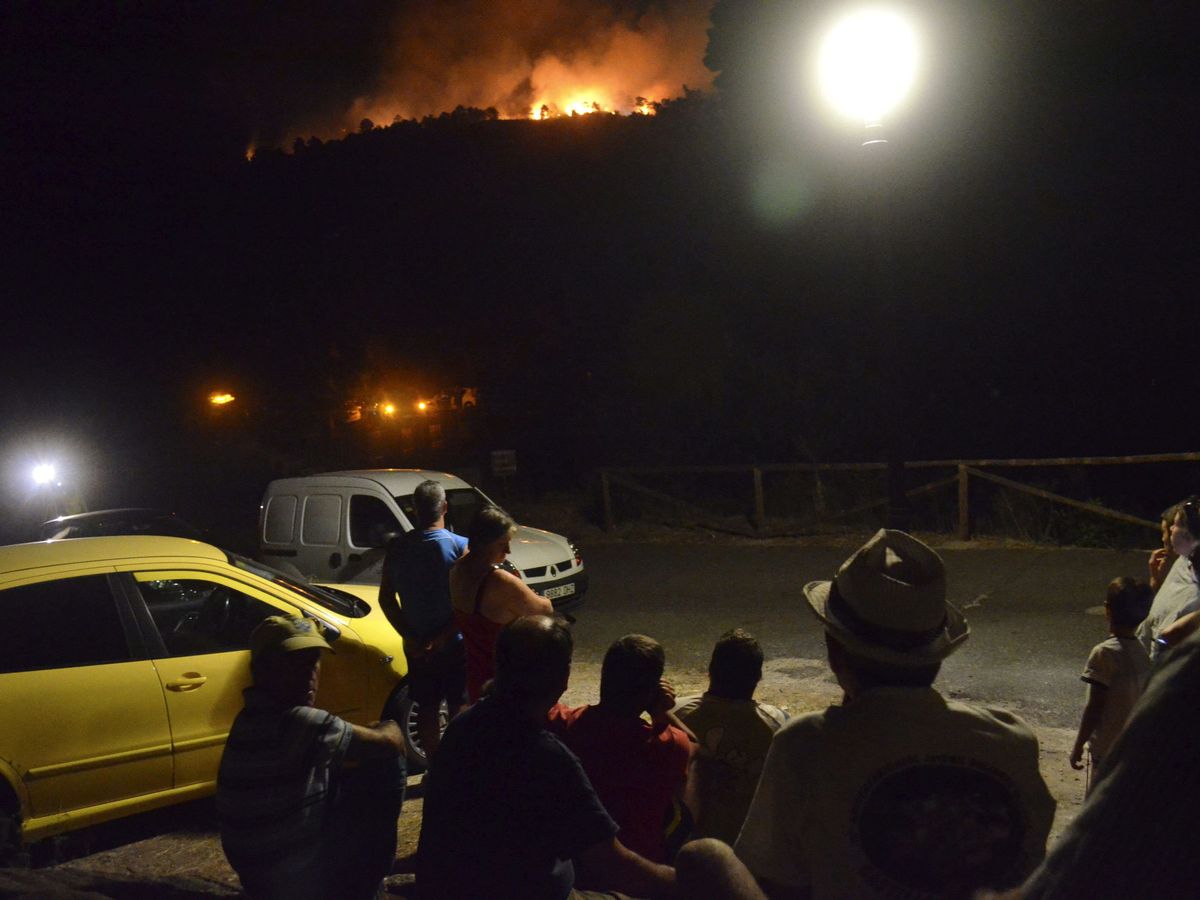 Foto: Incendio de las Hurdes, en Cáceres. (EFE/Eduardo Palomo)