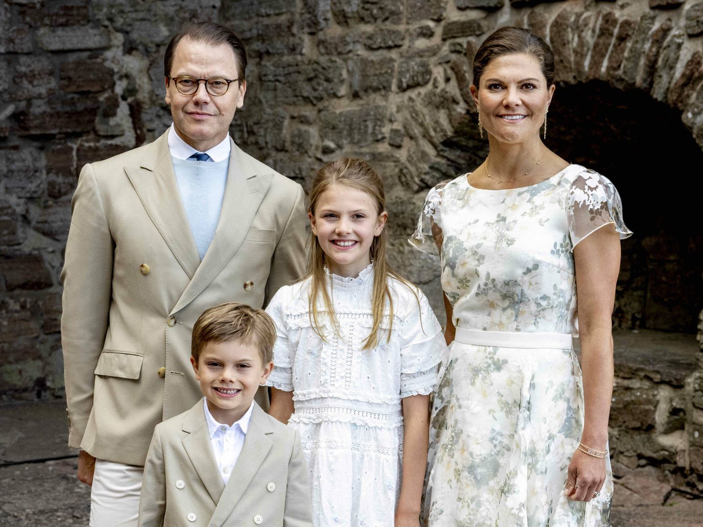 La princesa Victoria, el príncipe Daniel y los príncipes Estelle y Óscar, durante el 45º cumpleaños de la heredera (Gtres)