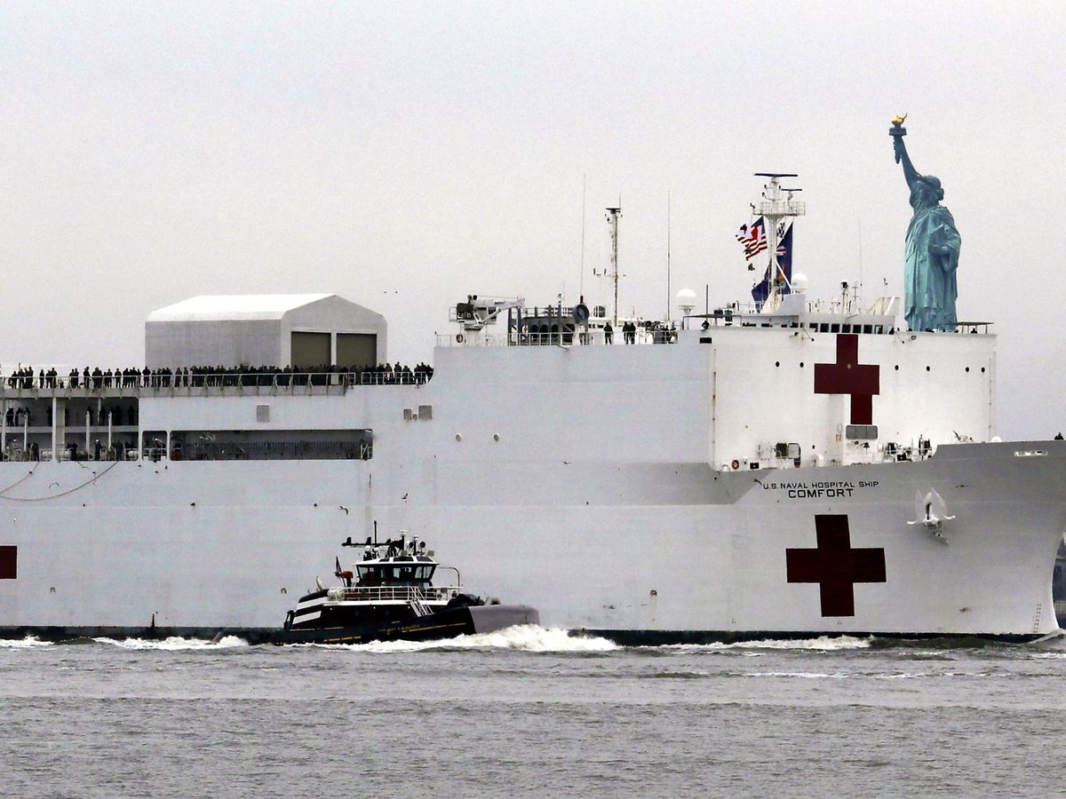 Foto: El barco sanitario que ha arribado hoy a Nueva York (EFE)