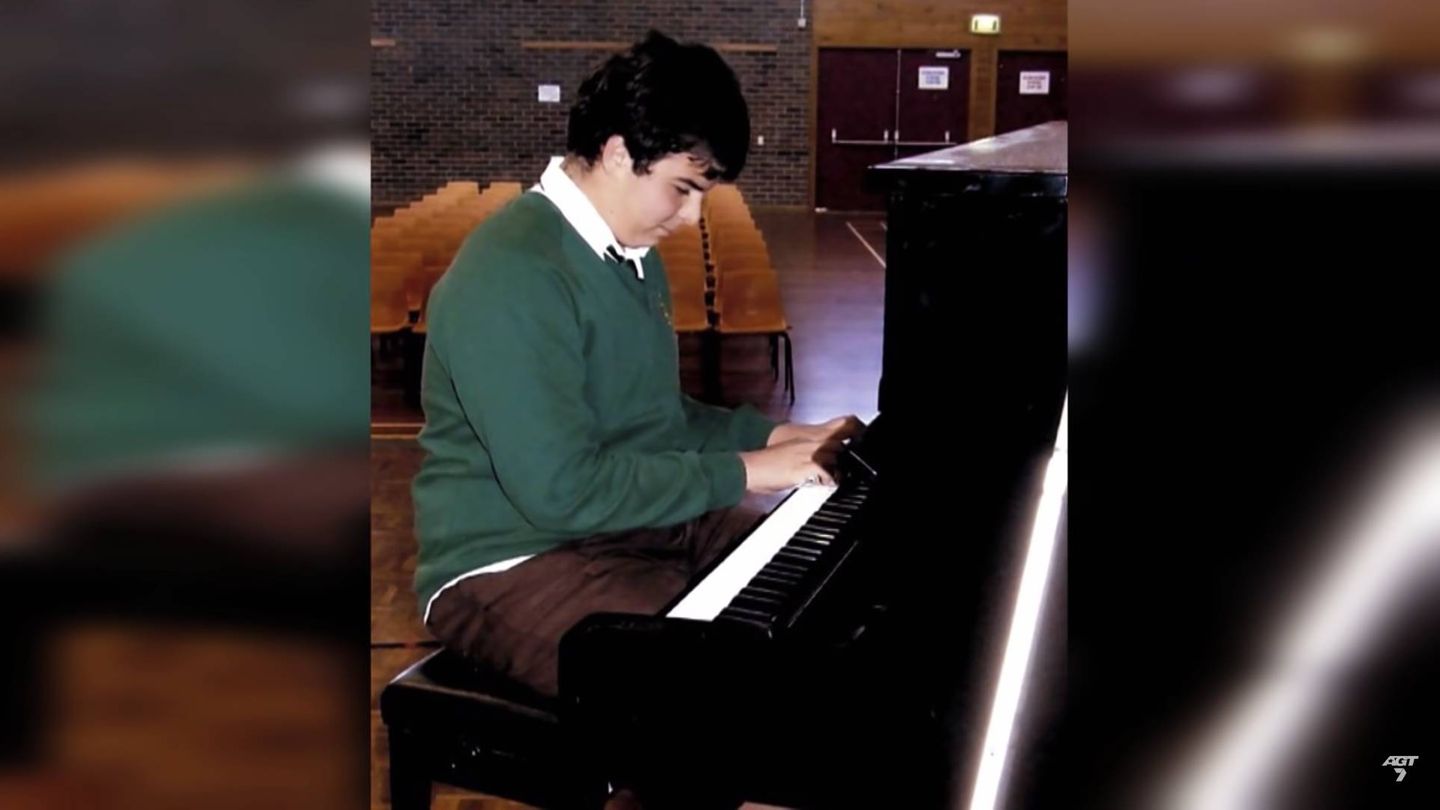 Paul Kapeleris, en clases de piano. ('Australian's Got Talent', Channel 7)