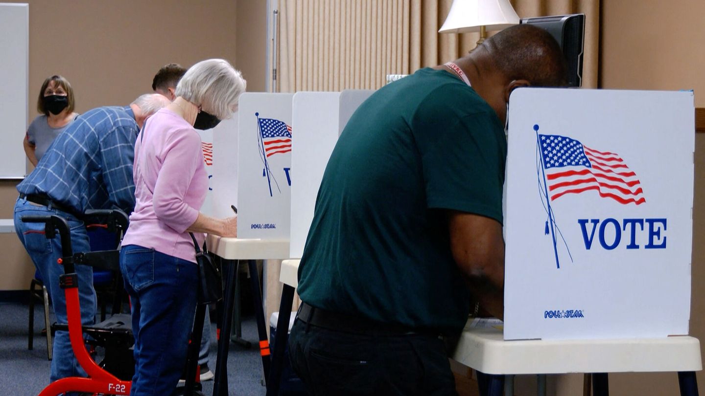 Votantes en Kansas. (Reuters/ Eric Cox)