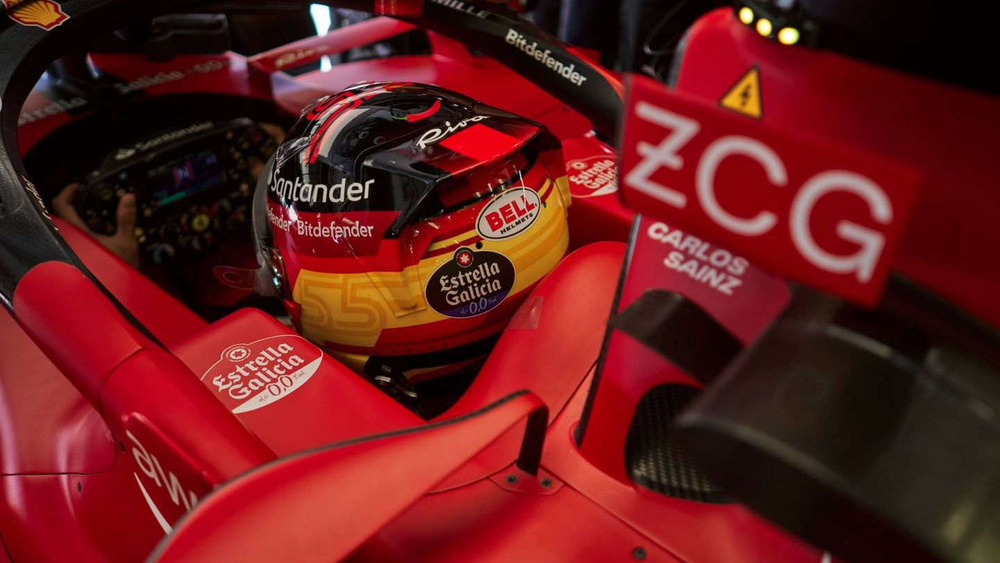 Mucho trabajo en boxes para Sainz y su equipo del viernes al sábado. (Scuderia Ferrari)