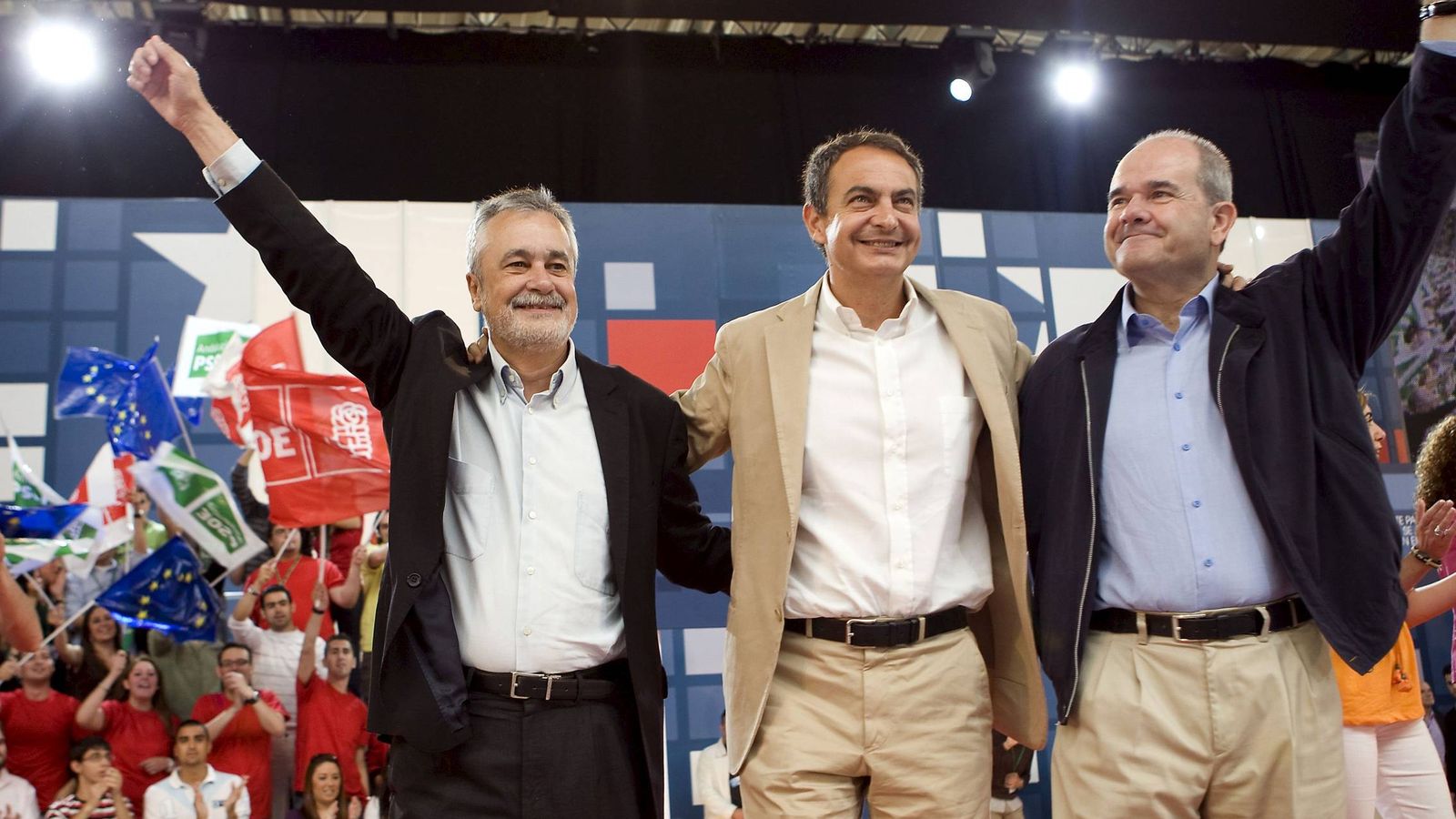 Foto: Los expresidentes andaluces José Antonio Griñán y Manuel Chaves, con el expresidente José Luis Rodríguez Zapatero. (EFE)
