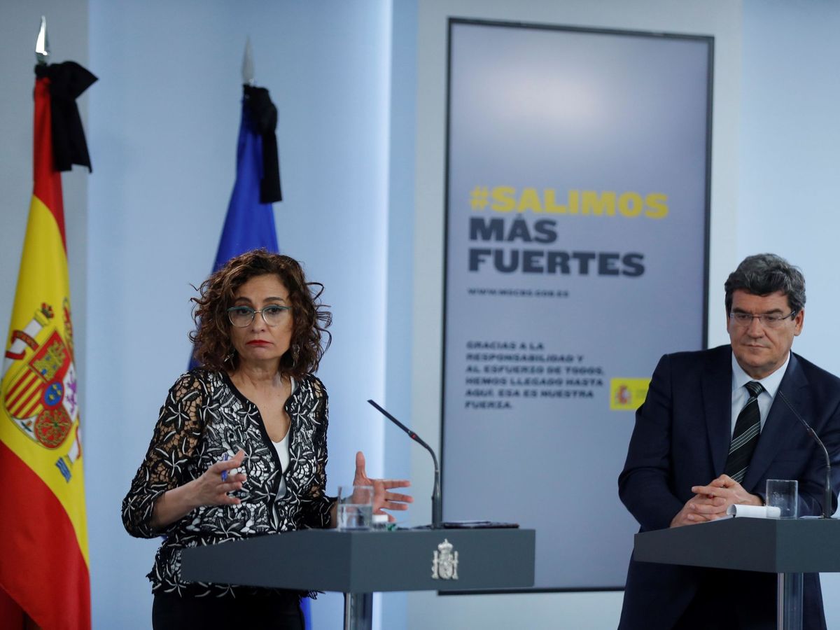 Foto: El ministro de Inclusión, Seguridad Social y Migraciones, José Luis Escrivá, y la ministra de Hacienda y portavoz del Gobierno, María Jesús Montero. (EFE)