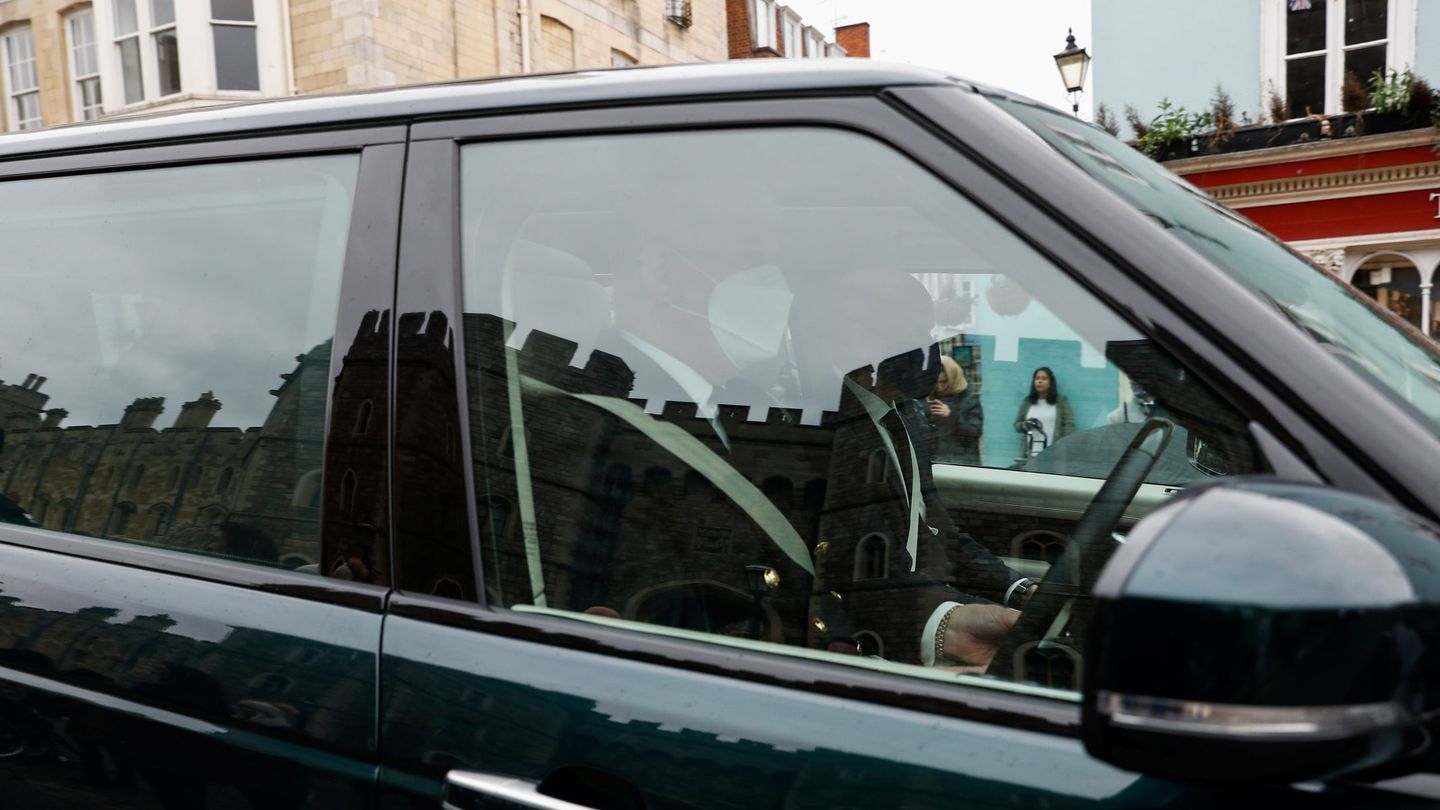 El príncipe Andrés, saliendo de Windsor. (Reuters)