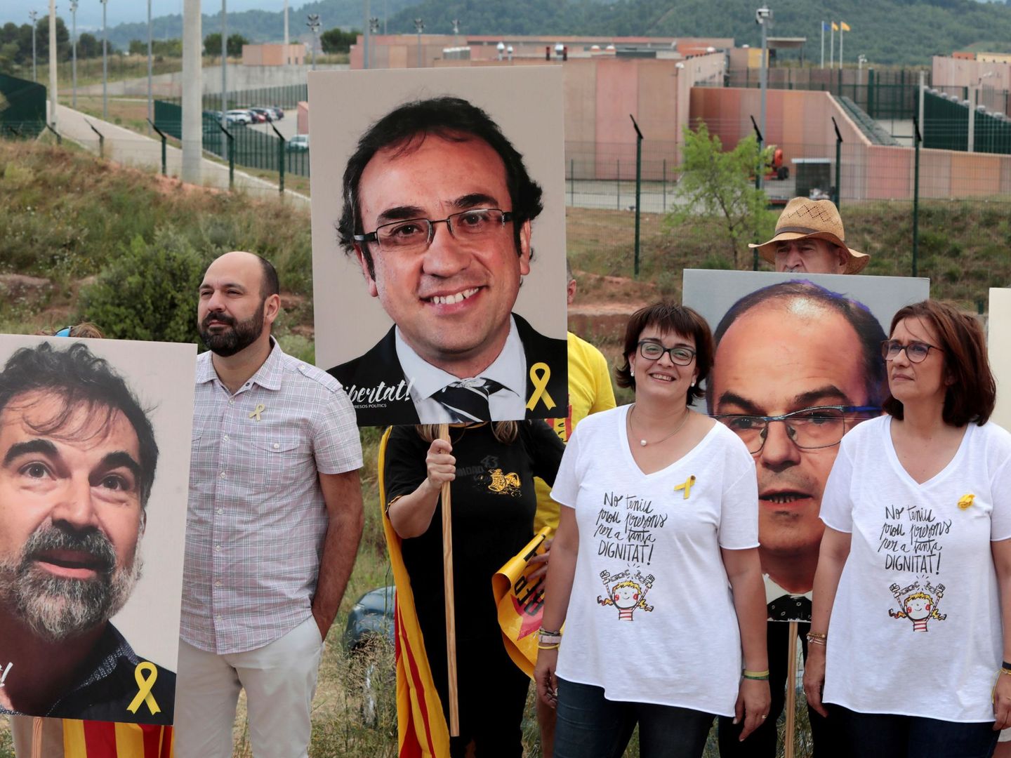 Concentración en la prisión de Lledoners por la libertad de los políticos catalanes presos. (EFE)