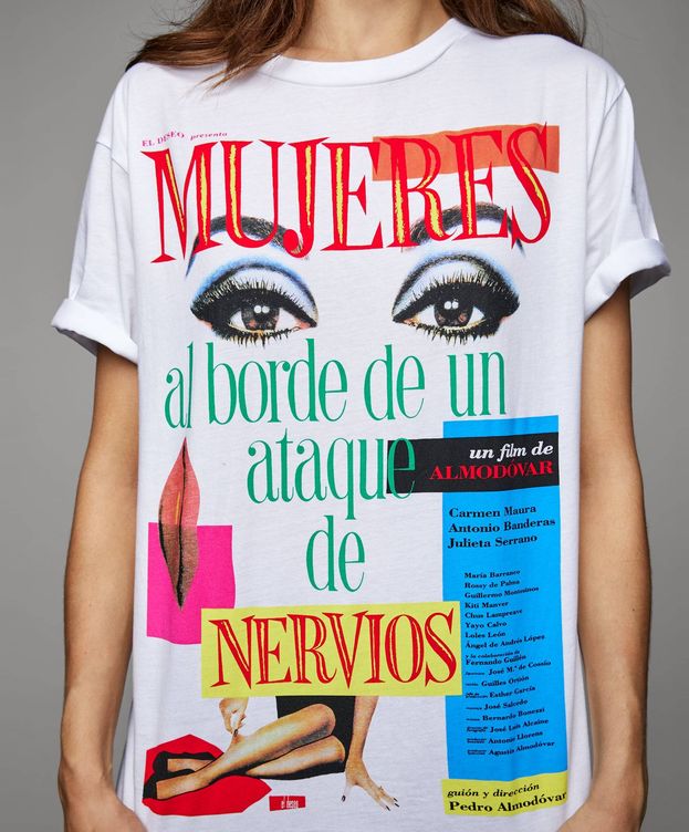 La camiseta que unido a Almodóvar y Amancio Ortega