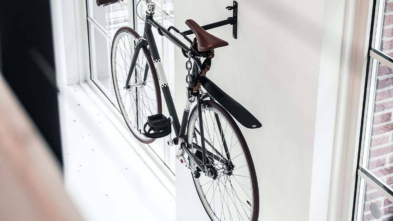 Foto: Los mejores colgadores de bicicletas para ahorrar espacio en casa (Bruno Van Der Kraanpara Unsplash)