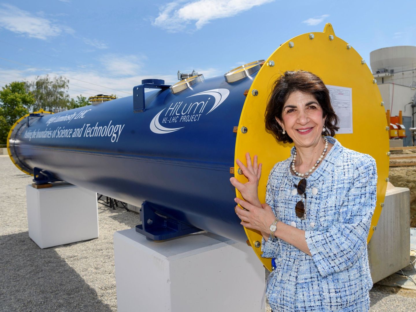 La directora general del CERN, Fabiola Gianotti, posa tras la presentación de los trabajos de ingeniería para el Gran Colisionador de Hadrones (LHC) del Laboratorio Europeo de Física de Partículas (CERN) en Meyrin, cerca de Ginebra (EFE)