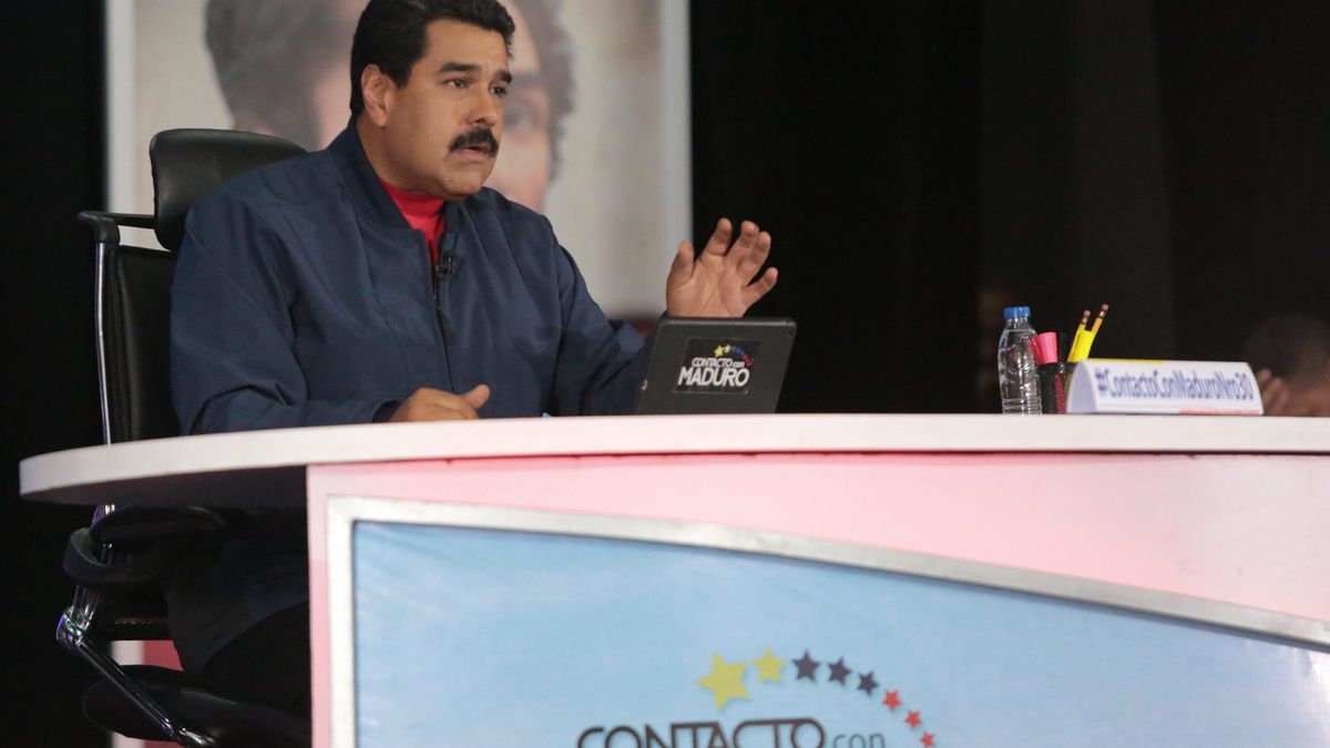 Maduro desvía la atención enseñando fotografías de su pasado hippie y rockero