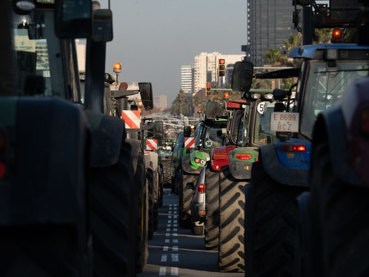 Foto: Tractores en Barcelona. (Europa Press/David Zorrakino)
