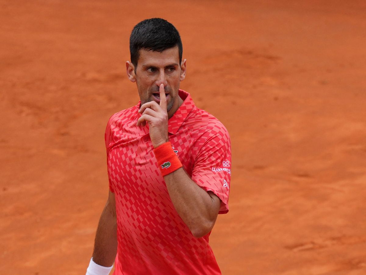 Foto: Djokovic, durante su partido frente a Norrie. (Reuters/Aleksandra Szmigiel).