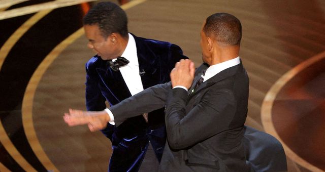 Will Smith propina una bofetada al humorista Chris Rock. (Reuters/Brian Snyder)