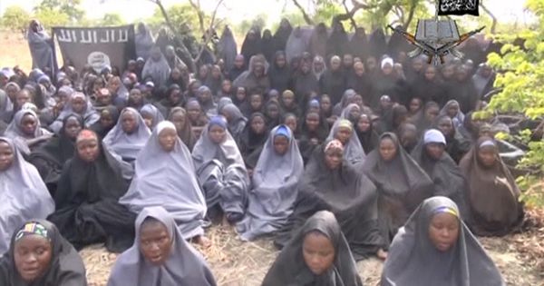 Foto: Imagen de uno de los vídeos del secuestro de las niñas de Chibok (Nigeria) | Reuters
