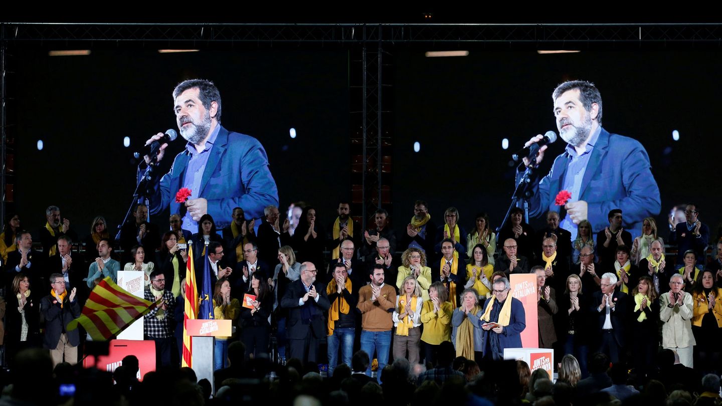 La imagen de Sànchez en una pantalla durante un acto en diciembre de 2017. (Reuters)