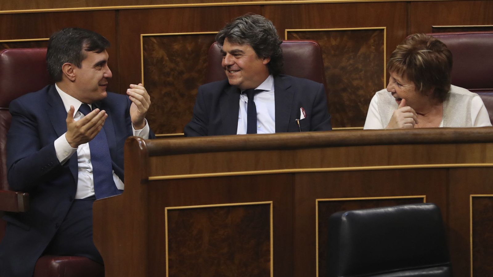 Foto: El exjefe de gabinete del presidente del Gobierno Jorge Moragas (d), junto a José Luis Ayllón. (EFE)