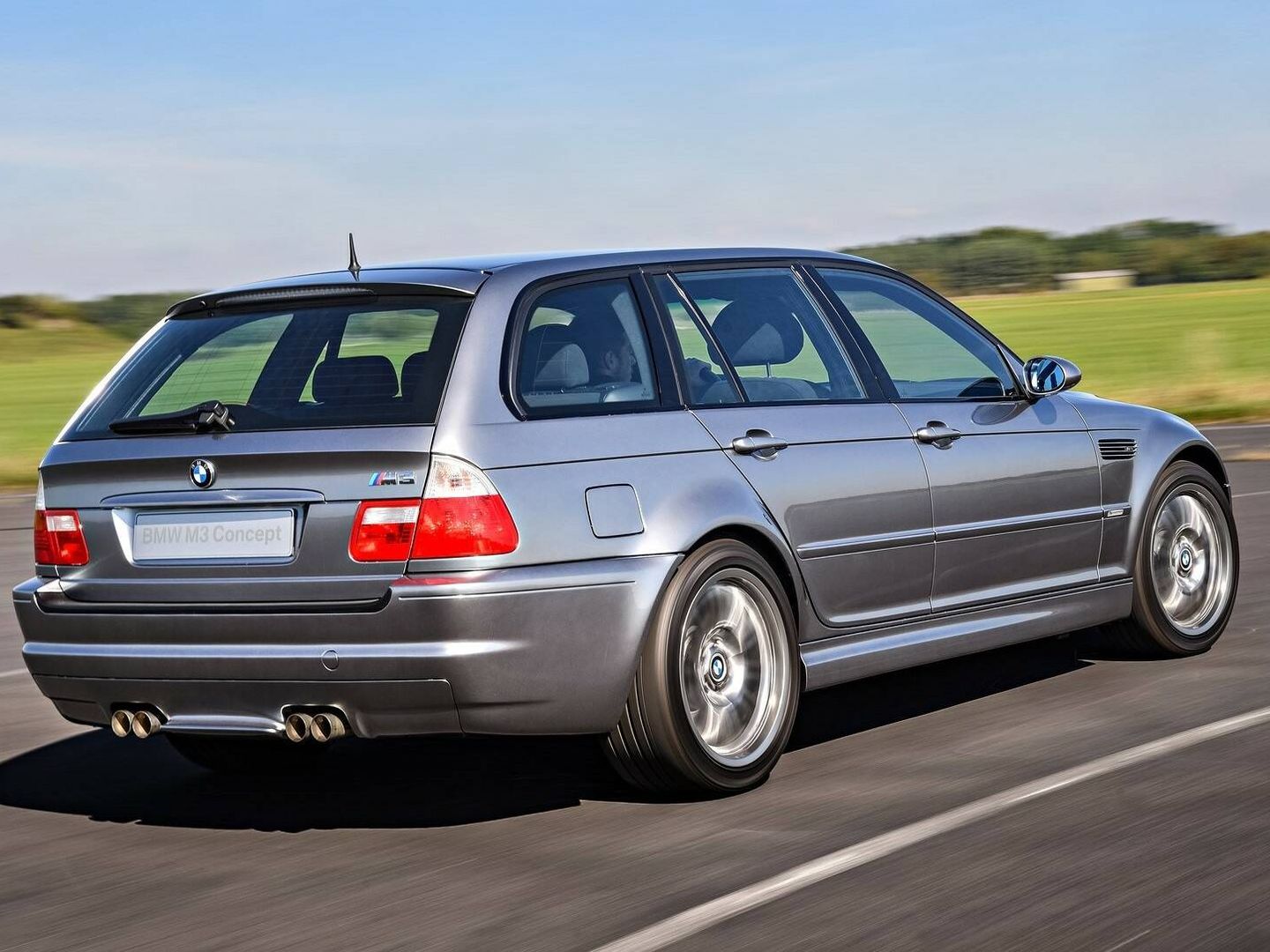 En el 2000, BMW presentó el M3 Touring Concept, pero no se decidió a fabricarlo.