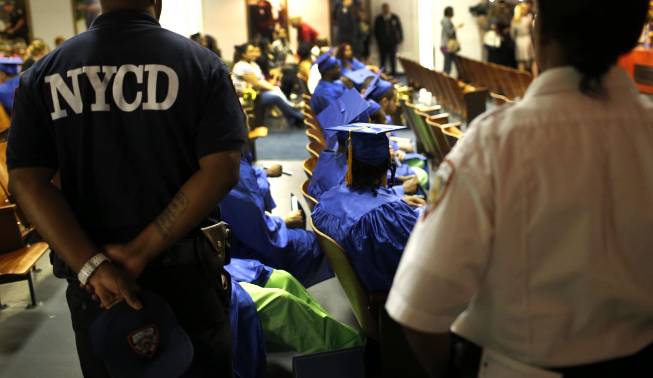 Ceremonia de graduación de presos en la cárcel de Riker Island, en Nueva York (Reuters).