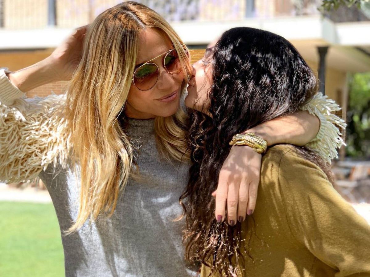 Foto: Paula Cabanas, con su madre, Marta Sánchez. (Instagram/@martisimasanchez)