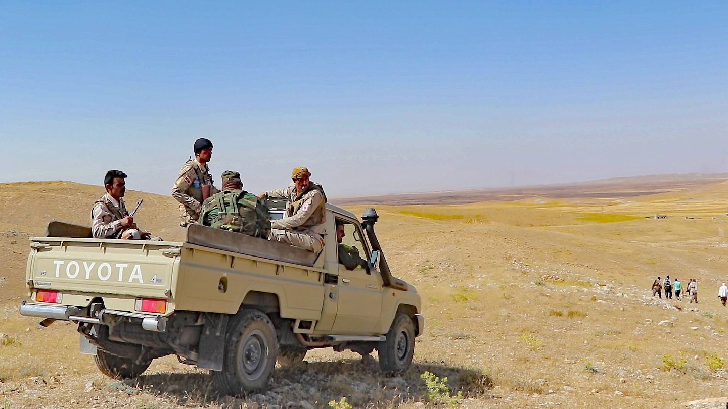 Milicianos yazidíes de Haydar Shasho baten los montes. (F. B.)