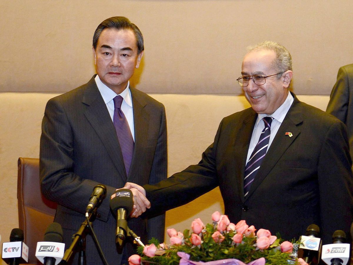 Foto: Los ministros de Exteriores de Argelia y China. (EFE)