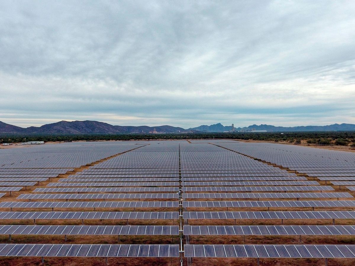 Foto: Un parque solar de Iberdrola. (EFE)