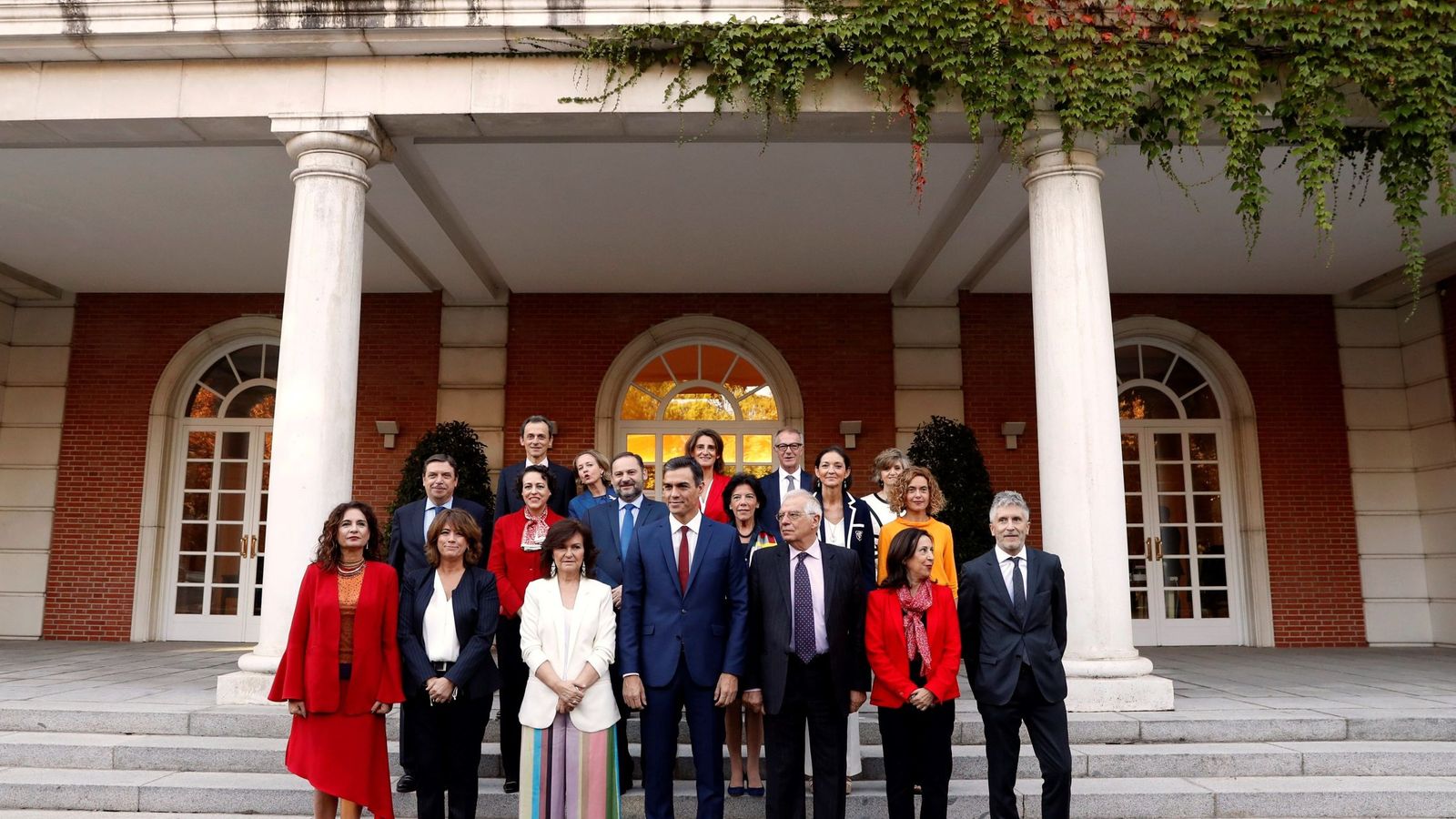 Foto: Sánchez preside la foto oficial de su Gobierno tras la incorporación de Carcedo. (EFE)