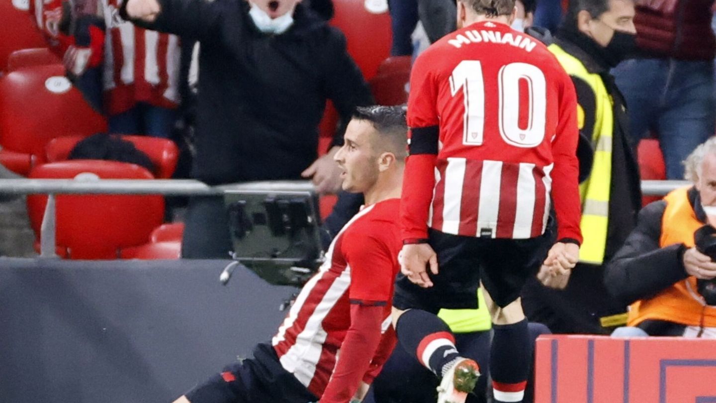 Berenguer celebra el gol del triunfo del Athletic que clasifica al equipo para las semifinales de Copa.
