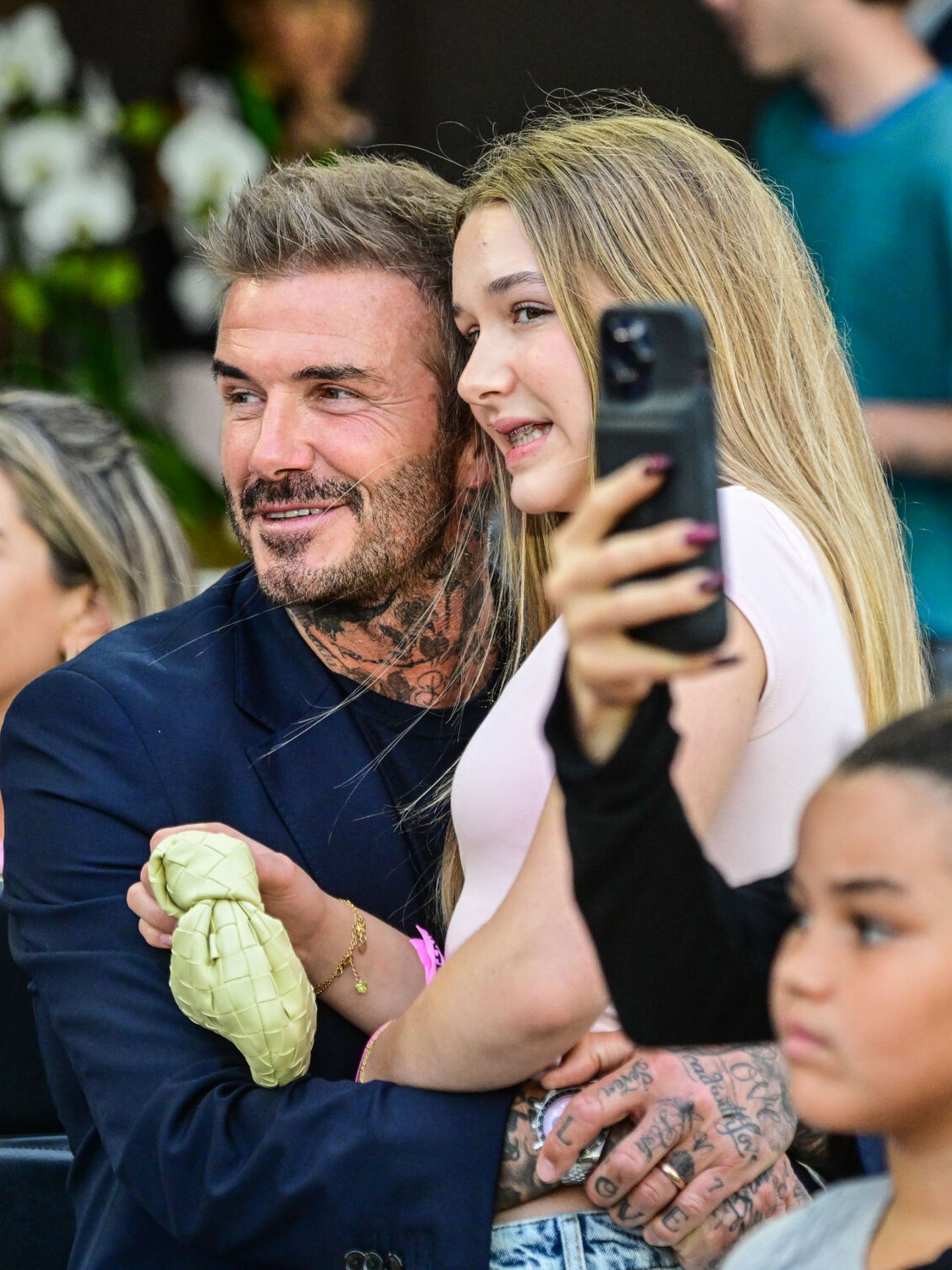 David Beckham disfrutando del fútbol junto a su hija. (EFE)
